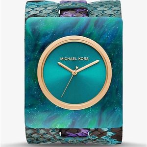 Michael Kors Watch

A modern timepiece with standout appeal.